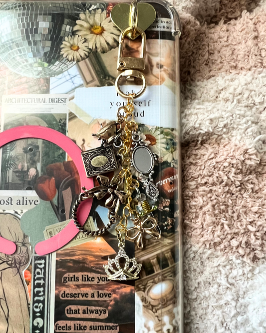 Royal Fantasy | E-Reader & Keychain Accessory 👑🪞