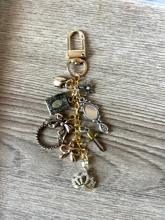 Royal Fantasy | E-Reader & Keychain Accessory 👑🪞