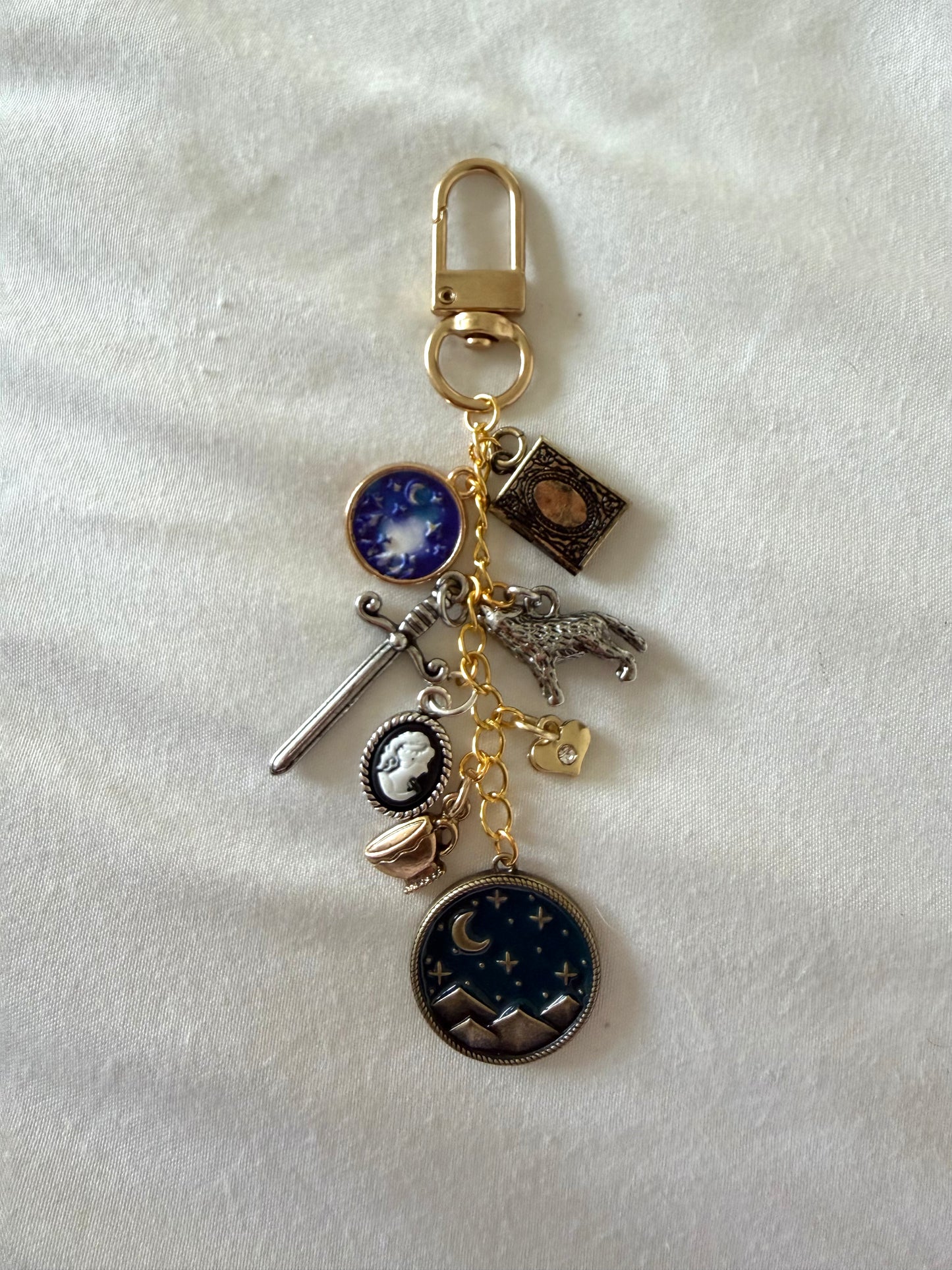 The Verlais Charm | E-Reader & Keychain Accessory 🫖 🌄🦇✨