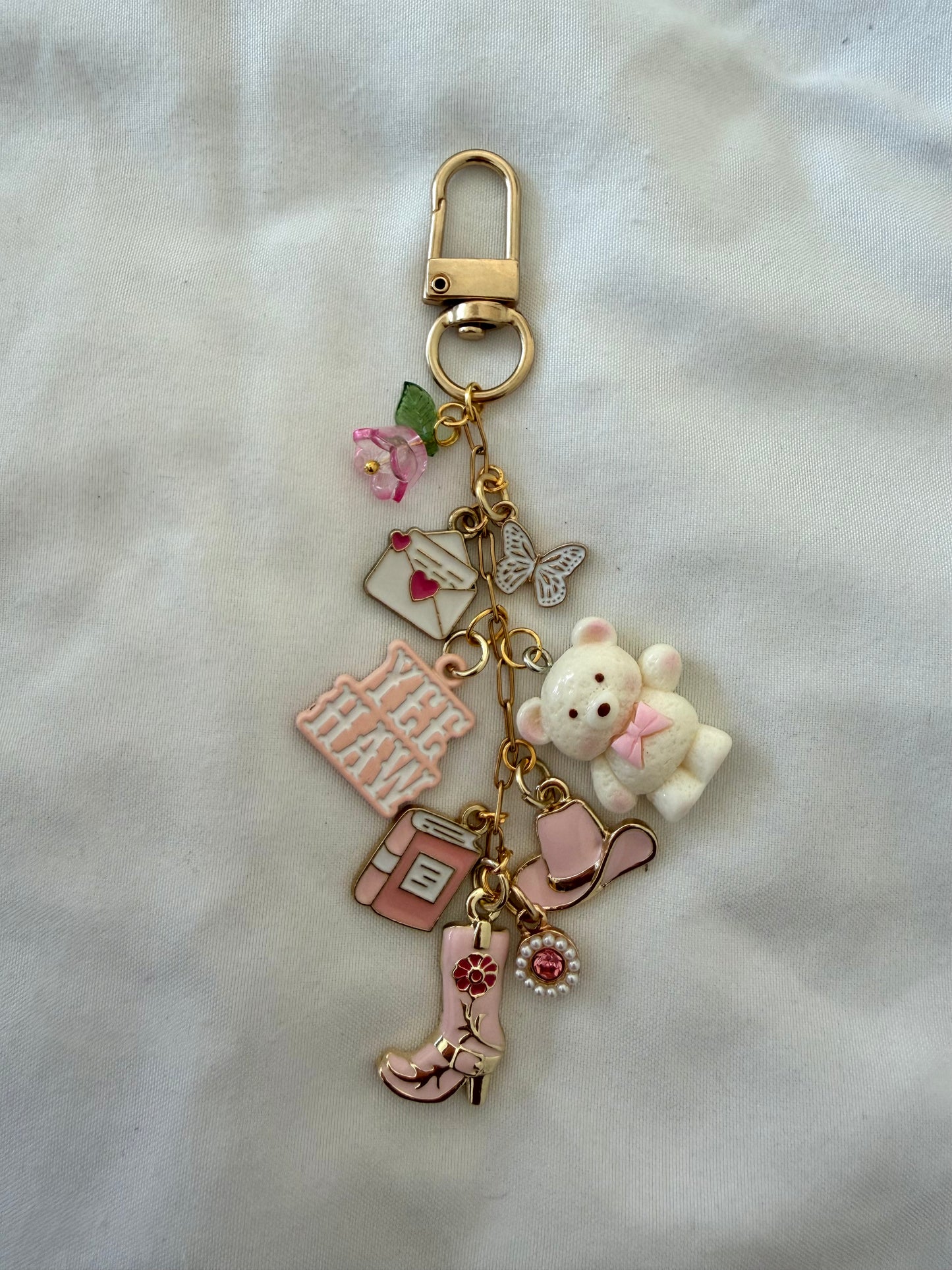 The Cutesy Cowgirl 🤠 🎀