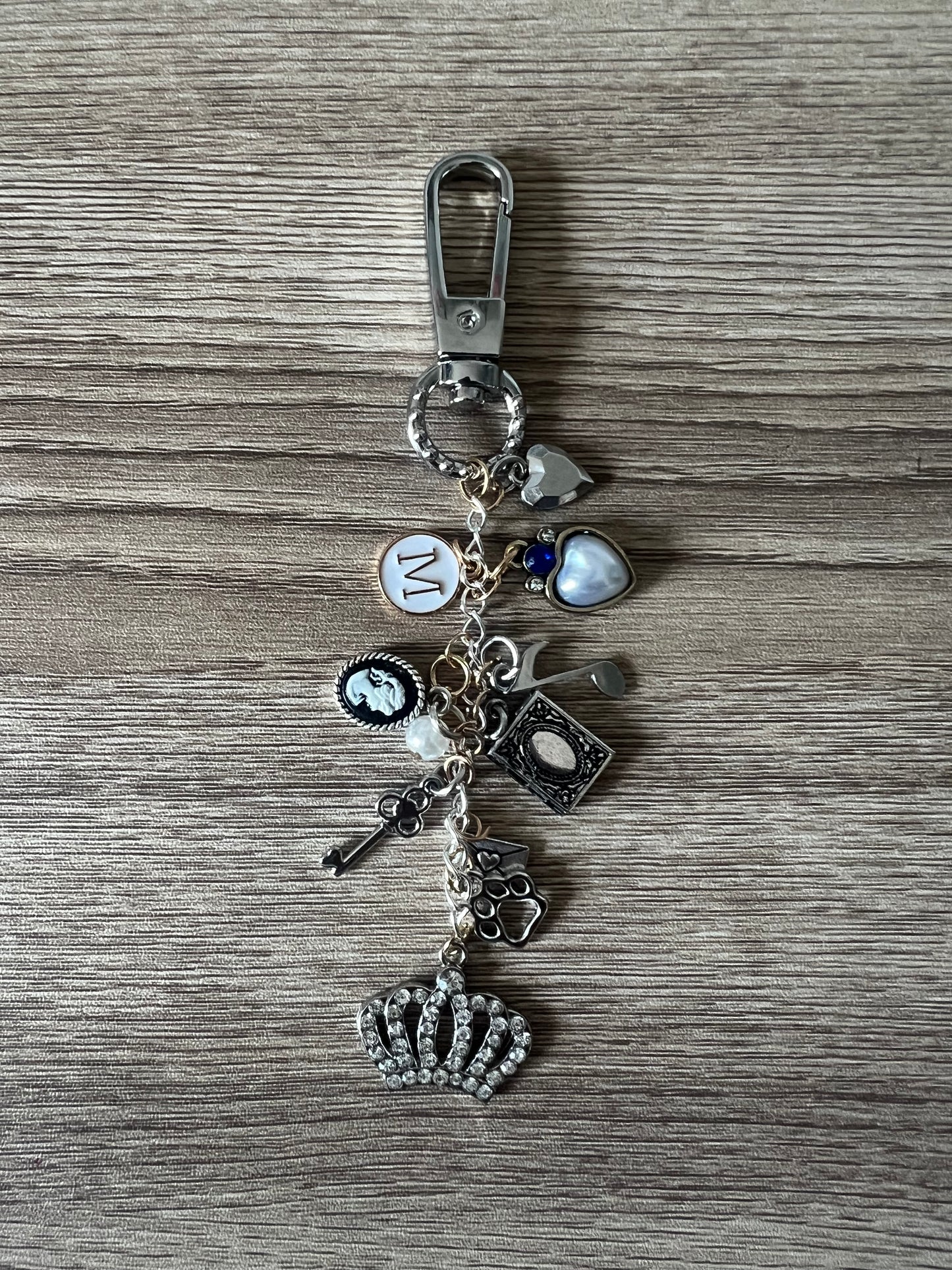 🪞 Silver Vintage Kindle Charm